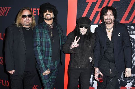 who is motley crue dating now